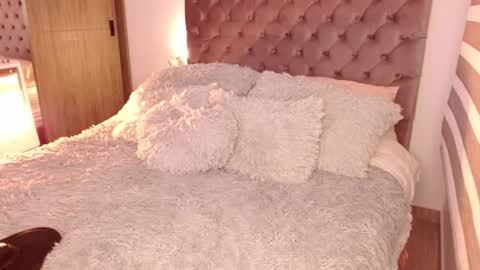 Rouss marie henao  online show from September 30, 2025, 9:47 am