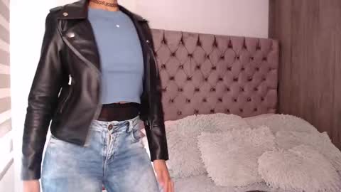 Rouss marie henao  online show from October 17, 2025, 2:08 pm