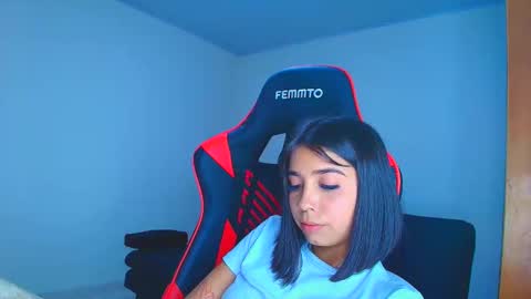 rousse_violet online show from November 10, 2025, 11:48 pm