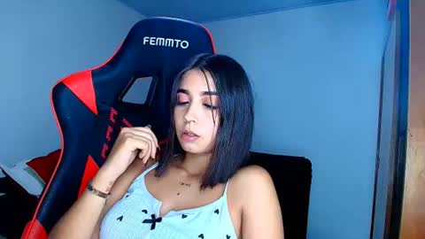 rousse_violet online show from April 12, 2026, 1:10 am