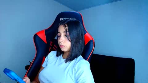 rousse_violet online show from April 20, 2026, 12:13 am