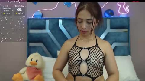 Snapshot of roxan_fox_ chatting on March 2, 2026, 5:08 am Roxane online show from March 2, 2026, 5:08 am