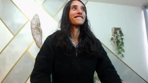   online show from November 11, 2025, 7:47 pm