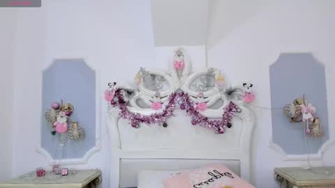 roxana_scott1 online show from December 3, 2025, 3:58 am