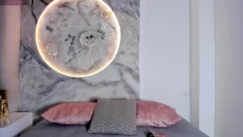 roxanaborns online show from November 21, 2025, 12:15 pm