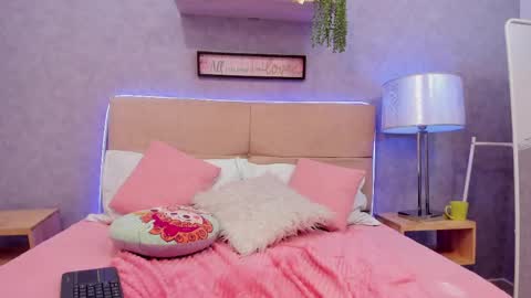 roxanebrown online show from May 12, 2026, 7:44 pm
