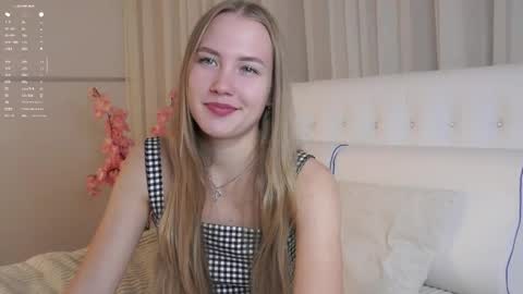 Snapshot of roxanelan chatting on October 1, 2025, 11:38 am Anna Lokiss online show from October 1, 2025, 11:38 am