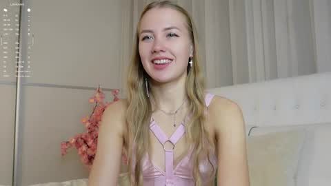 Snapshot of roxanelan chatting on October 4, 2025, 12:14 pm Anna Lokiss online show from October 4, 2025, 12:14 pm