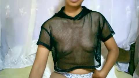 roxanne_98 online show from January 18, 2025, 2:47 am