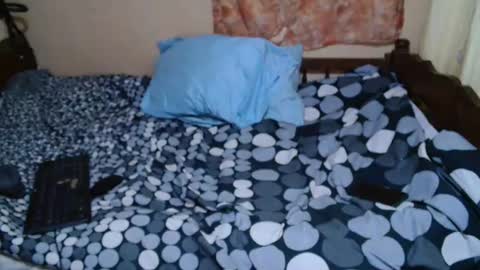 roxanne_98 online show from February 5, 2025, 7:20 pm