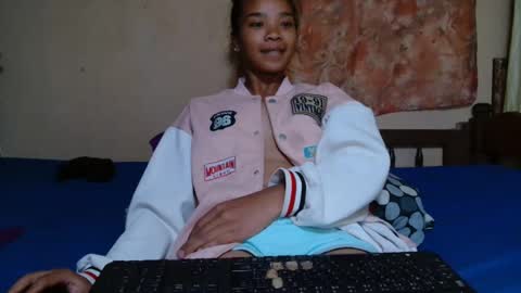 roxanne_98 online show from February 23, 2025, 2:40 am