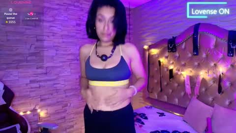roxanne_han online show from December 3, 2025, 12:03 pm