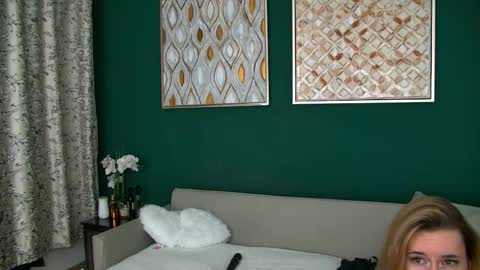 Roxanne online show from February 22, 2026, 5:19 am