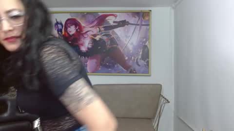 Roxanne online show from November 1, 2025, 8:11 pm