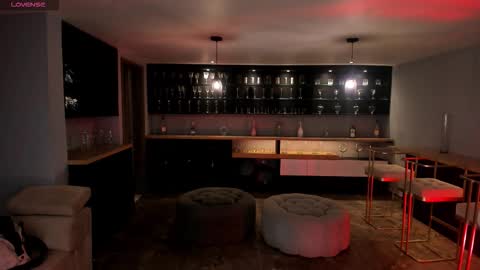 Roxanne Hill  online show from October 31, 2025, 11:00 am