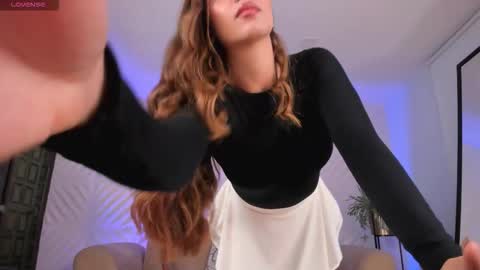 Roxanne Hill  online show from February 19, 2026, 12:56 pm