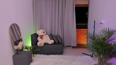  R O X I E  online show from December 10, 2024, 11:19 pm