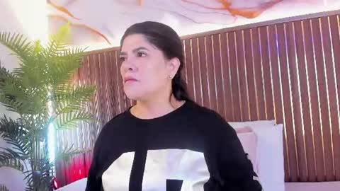Snapshot of roxie_ns chatting on July 2, 2026, 12:00 pm Roxie online show from July 2, 2026, 12:00 pm