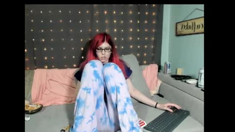 roxihazeleyes online show from February 17, 2025, 6:20 am