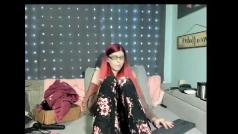 roxihazeleyes online show from February 20, 2025, 3:56 am