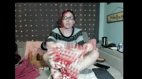 roxihazeleyes online show from February 21, 2025, 7:45 am