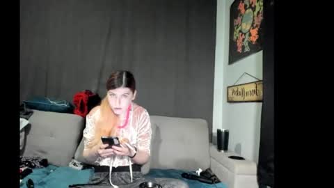 roxihazeleyes online show from October 20, 2025, 5:35 pm