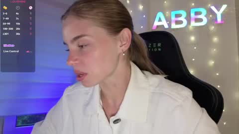 Snapshot of roxxxie_reid chatting on June 3, 2026, 6:13 pm Roxieex ABBY online show from June 3, 2026, 6:13 pm