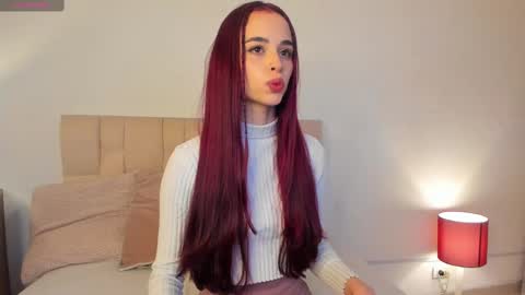 Snapshot of roxxy_mora chatting on March 6, 2025, 9:53 pm Roxxy online show from March 6, 2025, 9:53 pm