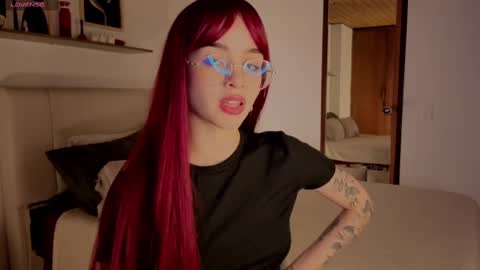 Snapshot of roxxy_mora chatting on October 20, 2025, 10:10 pm Roxxy online show from October 20, 2025, 10:10 pm