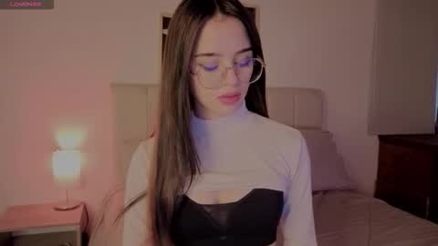 Snapshot of roxxy_mora chatting on March 10, 2026, 10:26 pm Roxxy online show from March 10, 2026, 10:26 pm