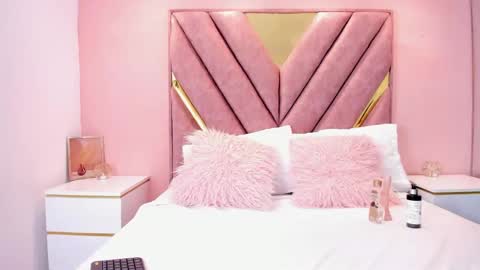 Roxy online show from November 15, 2025, 11:29 am