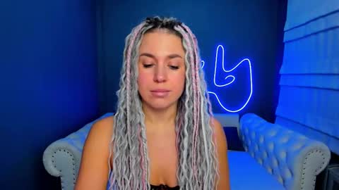 Roxy online show from November 8, 2025, 2:01 am