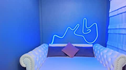 Roxy online show from November 23, 2025, 1:49 am