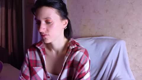 roxy_riot_ online show from February 17, 2025, 7:37 am