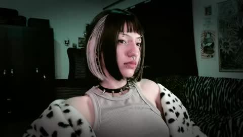 Roxy Independient model Help me to reach 50 thumbs up online show from May 16, 2026, 12:18 am