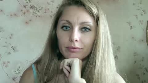 roxyfox18x01 online show from October 29, 2025, 9:55 am