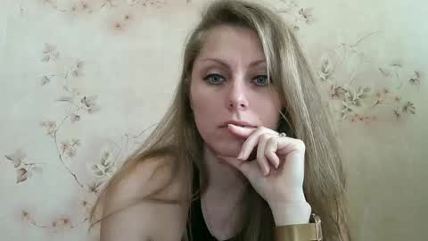 roxyfox18x01 online show from April 14, 2026, 7:47 am