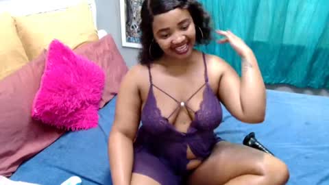 ROXYLUVXXX online show from April 11, 2026, 8:07 am