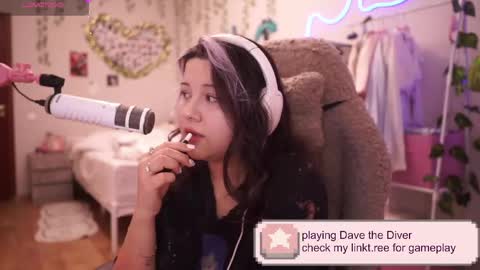 roxysuh online show from March 13, 2026, 7:04 am