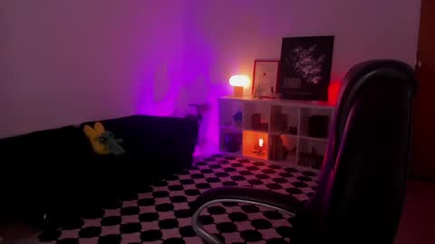 Snapshot of roxyy_x chatting on April 11, 2026, 11:20 pm val online show from April 11, 2026, 11:20 pm