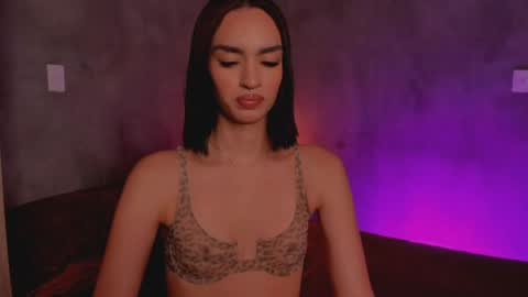 Snapshot of roxyy_x chatting on April 27, 2026, 9:57 pm val online show from April 27, 2026, 9:57 pm