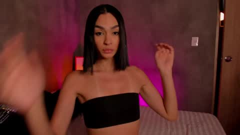 Snapshot of roxyy_x chatting on May 21, 2026, 11:45 pm val online show from May 21, 2026, 11:45 pm