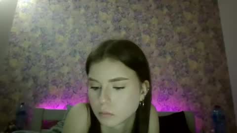 royalvelour online show from May 13, 2026, 7:33 pm