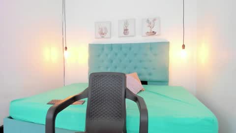 Rubii online show from December 6, 2024, 8:18 pm