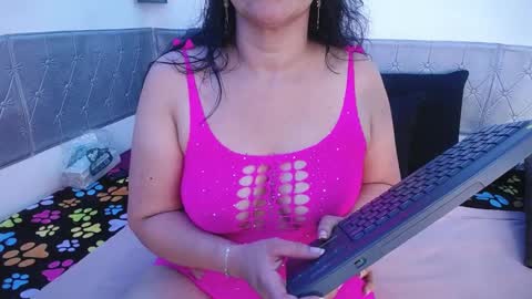 Snapshot of ruby_brown_ chatting on January 25, 2025, 7:49 pm Ruby online show from January 25, 2025, 7:49 pm