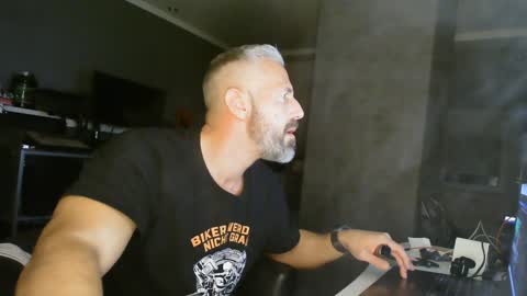 Snapshot of ruffi77 chatting on December 31, 2024, 6:13 pm Chico que rico Caliente online show from December 31, 2024, 6:13 pm