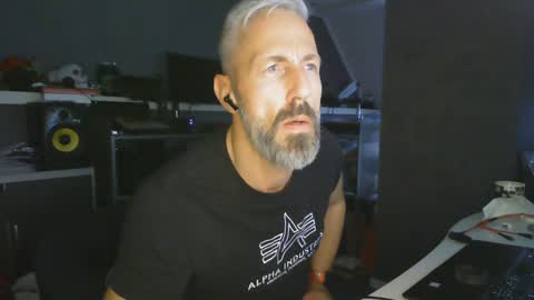 Snapshot of ruffi77 chatting on January 7, 2025, 10:22 am Chico que rico Caliente online show from January 7, 2025, 10:22 am