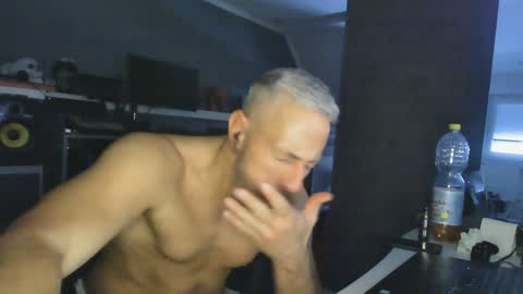 Snapshot of ruffi77 chatting on January 10, 2025, 12:15 pm Chico que rico Caliente online show from January 10, 2025, 12:15 pm