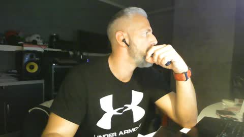 Snapshot of ruffi77 chatting on January 31, 2025, 5:40 am Chico que rico Caliente online show from January 31, 2025, 5:40 am