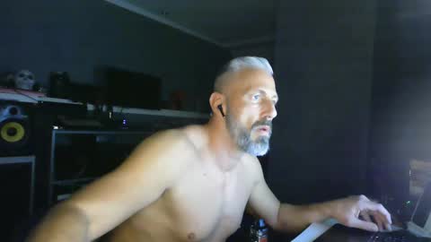 Snapshot of ruffi77 chatting on February 21, 2025, 2:50 am Chico que rico Caliente online show from February 21, 2025, 2:50 am